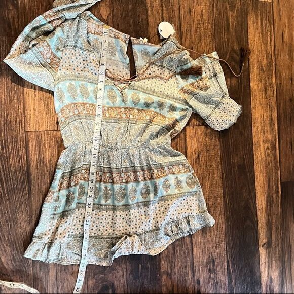 En crème romper - Picture 7 of 9